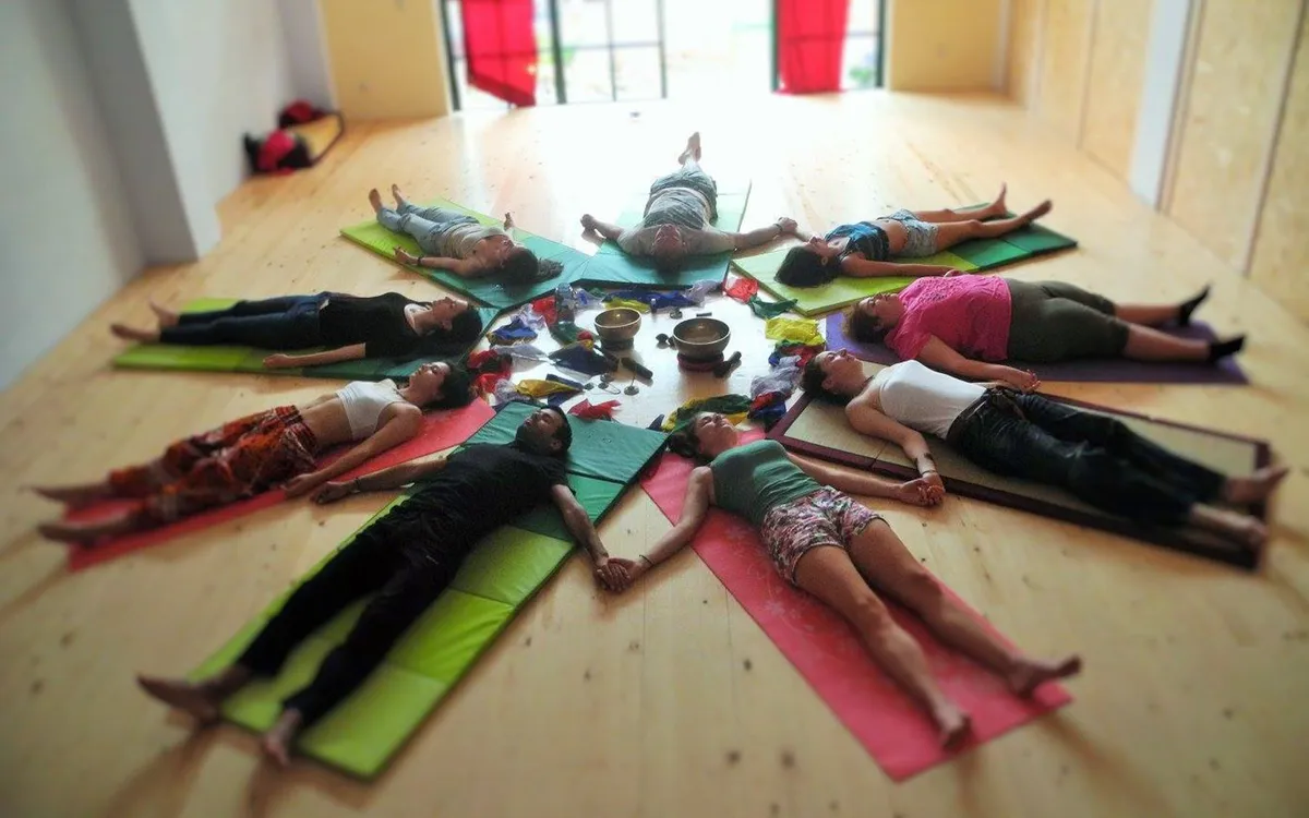 Savasana stercirkel tijdens cacao ceremonie