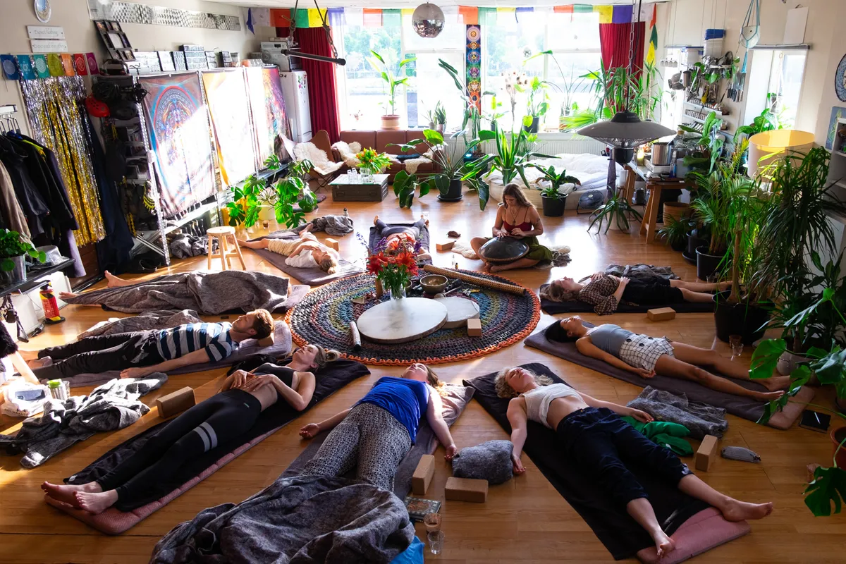 Yin yoga met klankschalen groepscirkel