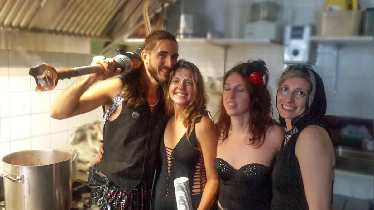 Voorbereiding cacao ceremonie crew