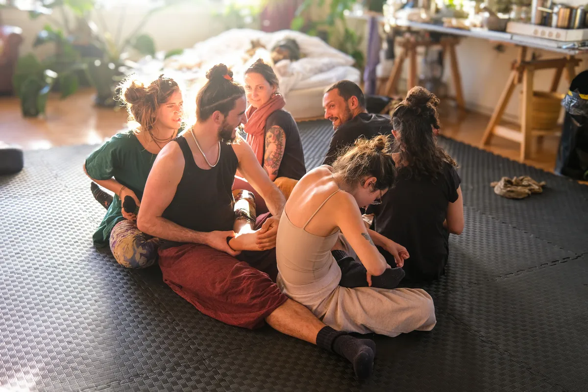 Massageworkshop groep uitleg en discussie