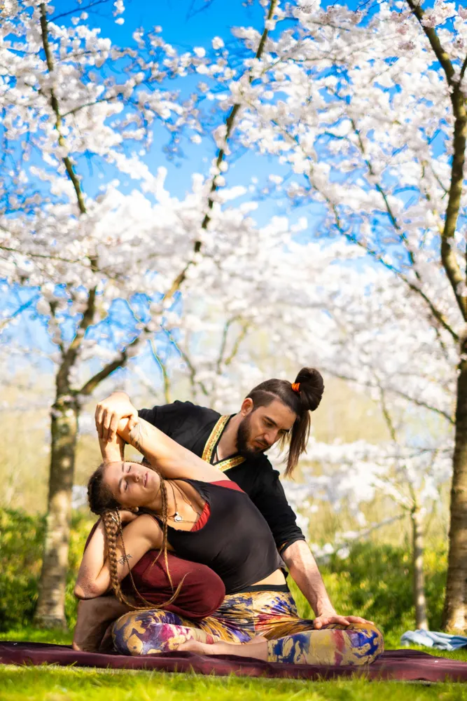 Thai yoga massage onder kersenbloesem